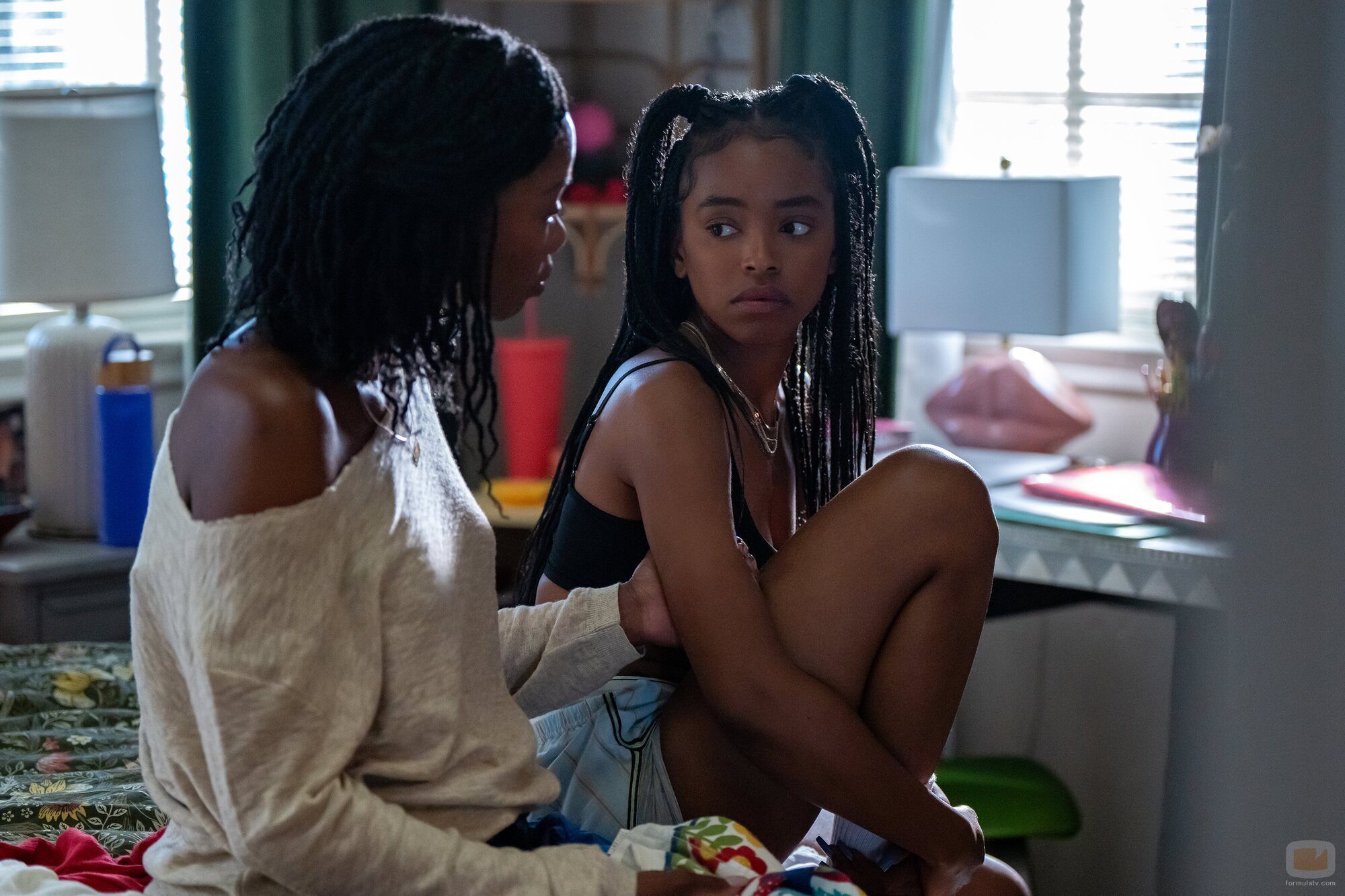 Xosha Roquemore y Lovie Simone en 'Ghosting' de 'Forever'