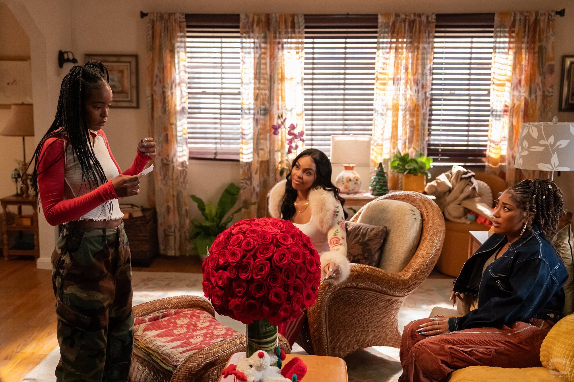 Lovie Simone y Adriyan Rae en 1x02 titulado 'Ghosting' de 'Por siempre'