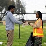 Lovie Simone y Michael Cooper Jr. en 'Ghosting' de 'Por siempre'