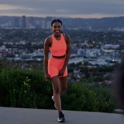 Foto de Lovie Simone en el 1x02 de 'Por siempre'