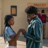 Lovie Simone y Michael Cooper Jr. en 1x02 titulado 'Ghosting' de 'Por siempre'