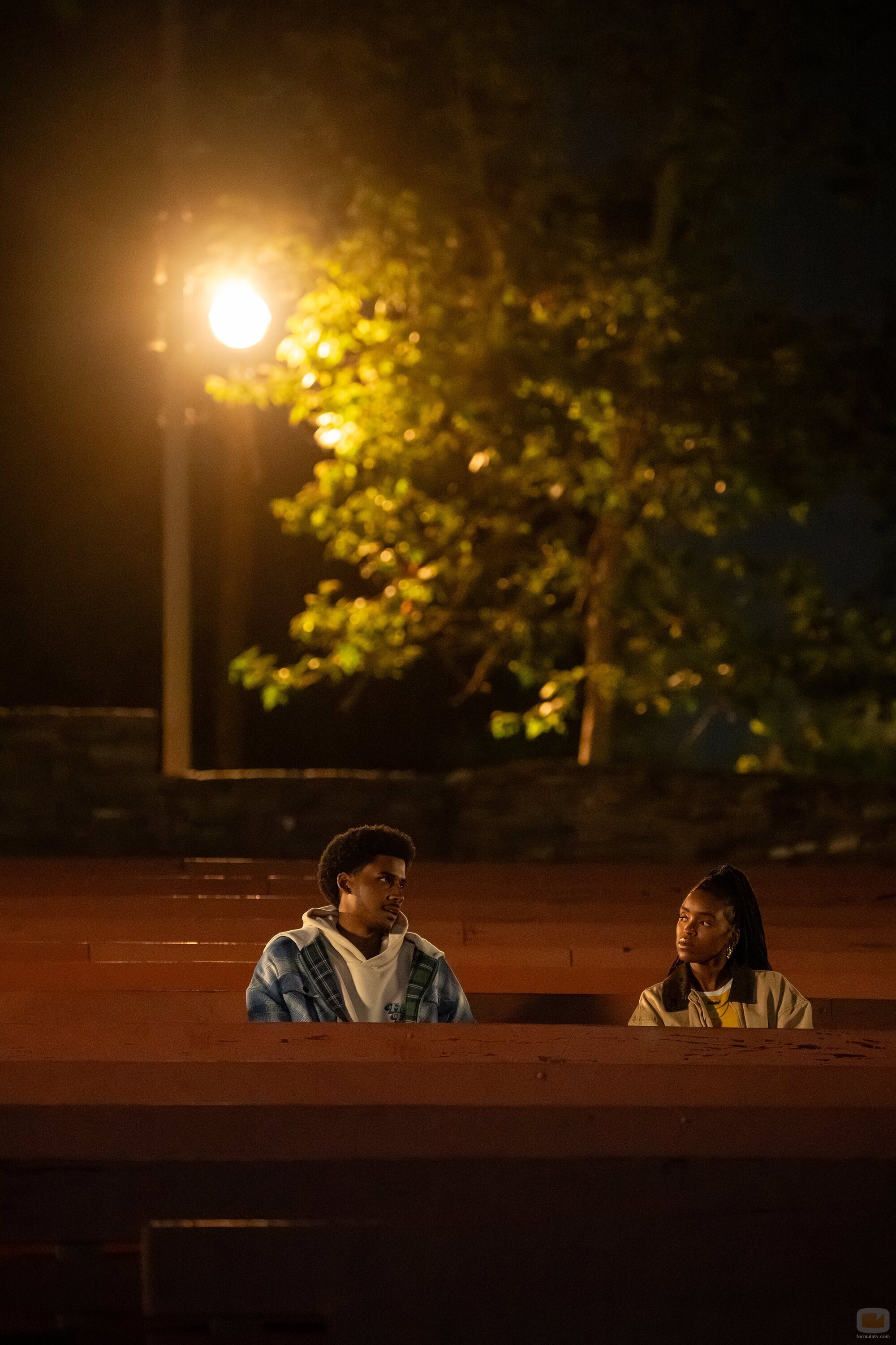 Lovie Simone y Michael Cooper Jr. en 'Cuarto tiempo' de 'Por siempre'