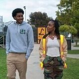 Lovie Simone y Michael Cooper Jr. en 'Cuarto tiempo' de 'Forever'