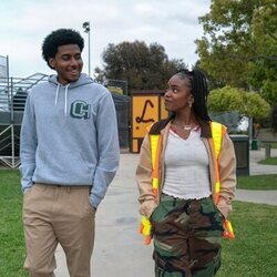 Lovie Simone y Michael Cooper Jr. en 'Cuarto tiempo' de 'Forever'