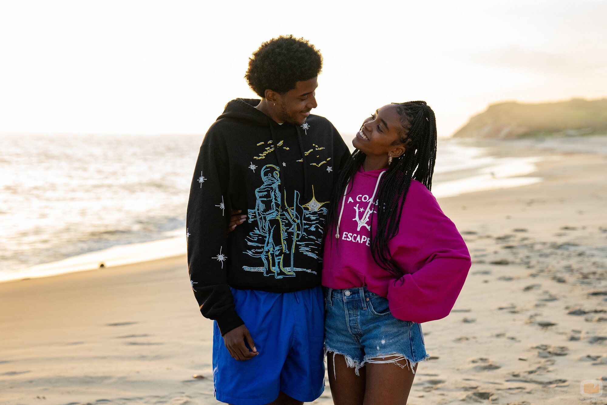 Lovie Simone y Michael Cooper Jr. en 'Vineyard' de 'Forever'