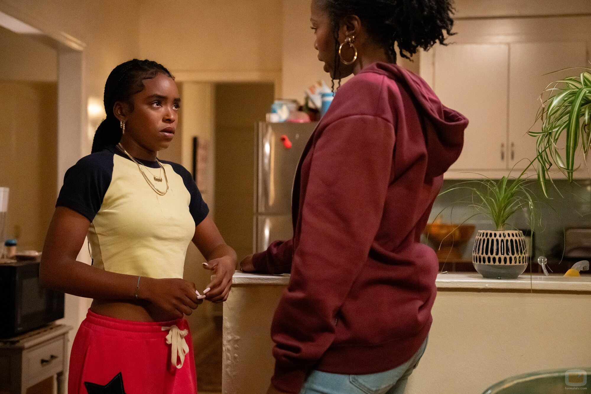 Xosha Roquemore y Lovie Simone en la temporada 1 y el capítulo 06 de 'Por siempre'