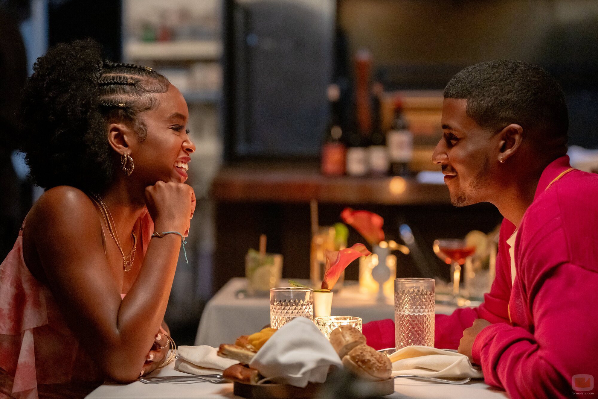 Lovie Simone y Michael Cooper Jr. en el 1x07 de 'Forever'