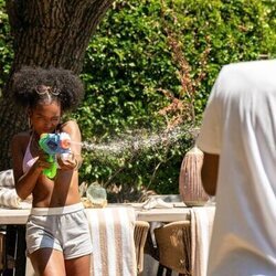 Lovie Simone y Michael Cooper Jr. en 'Hasta el fondo' de 'Por siempre'