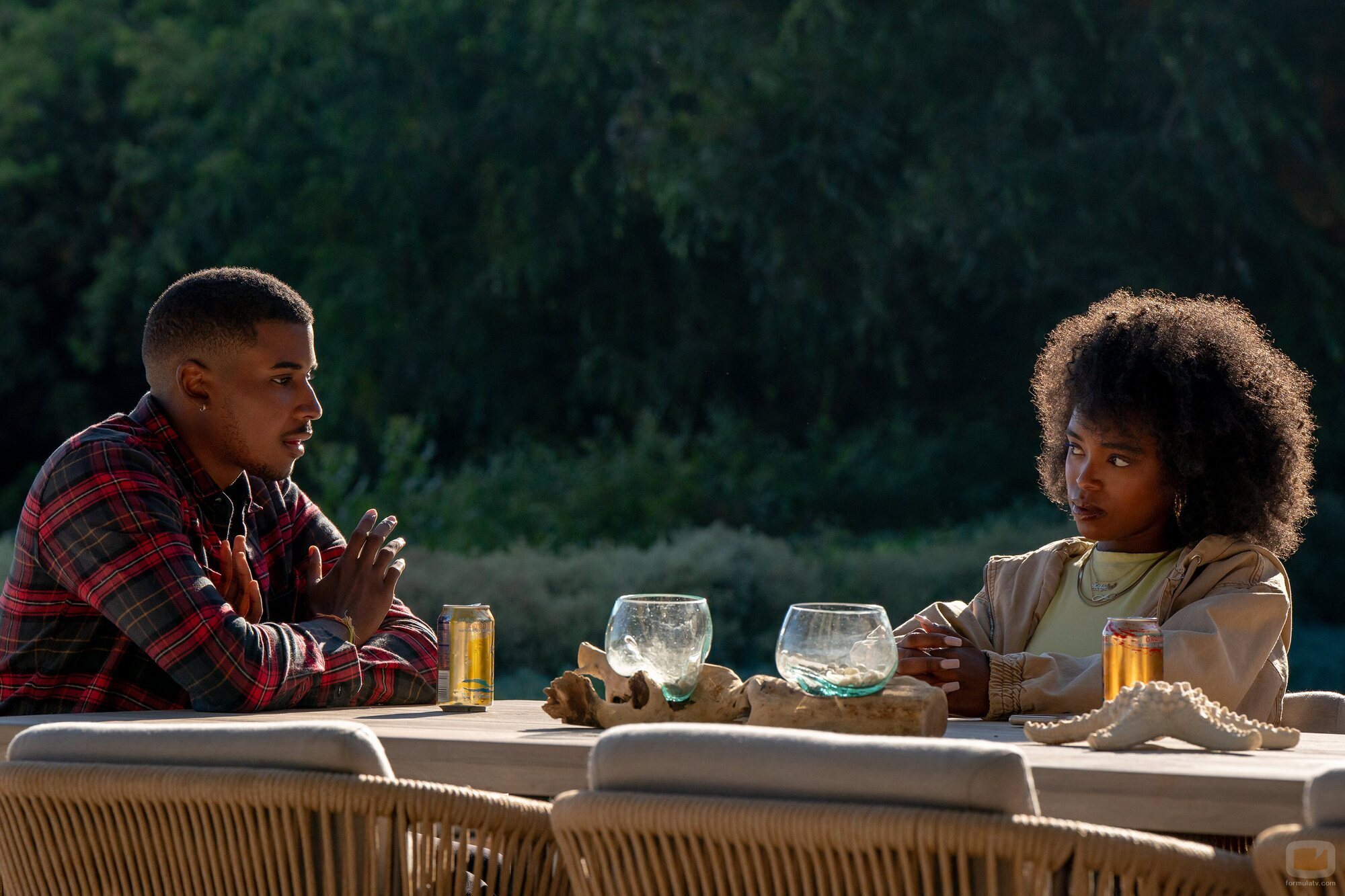 Escena de Lovie Simone y Michael Cooper Jr. en 'Por siempre…' de 'Forever'