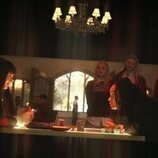 Miku Martineau y Eve Edwards en Capítulo 1 titulado 'Empieza el juego' de 'Apuesta'