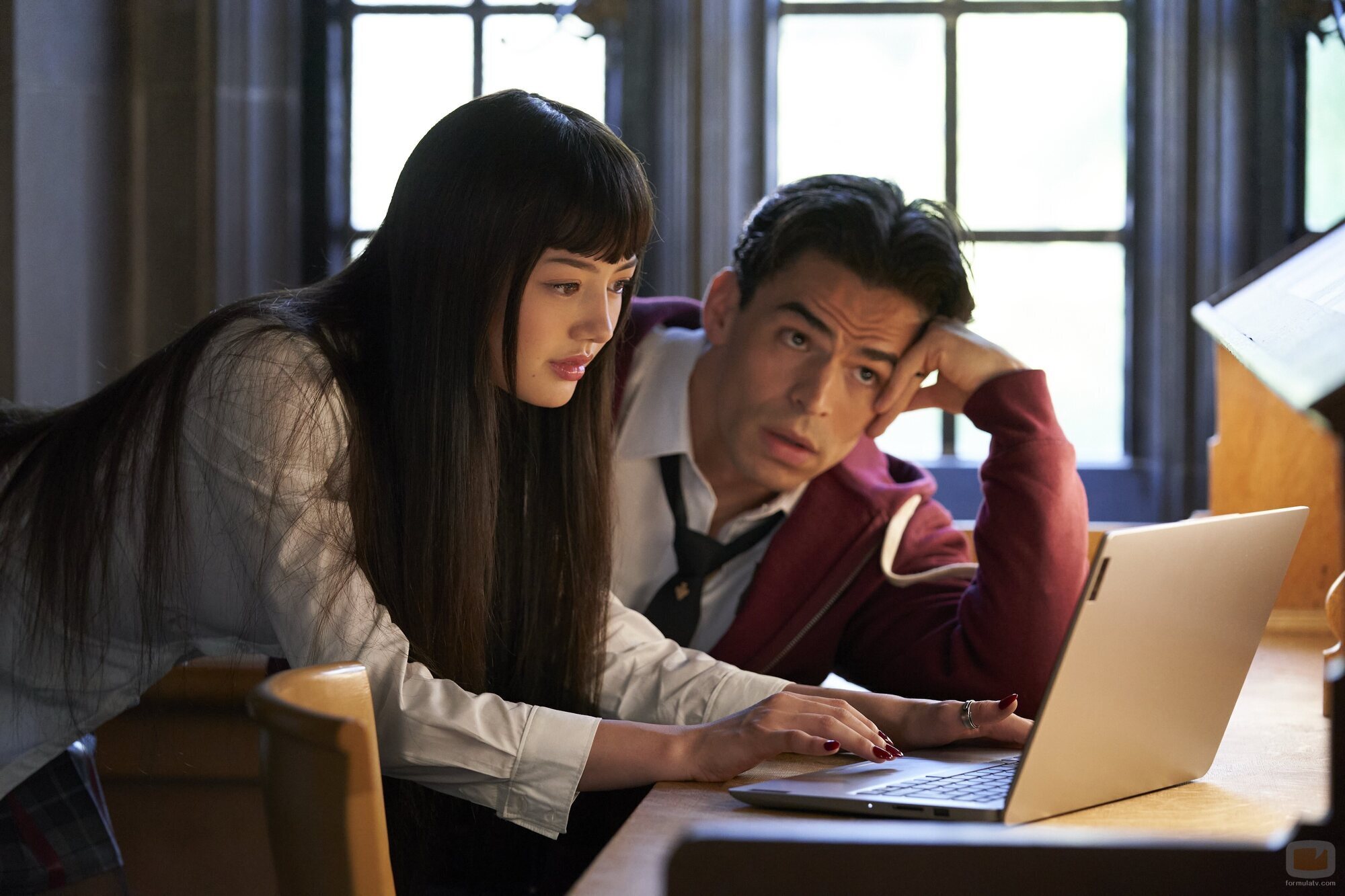 Miku Martineau y Hunter Cardinal en 1x02 titulado 'Rompehielos' de 'Apuesta'