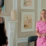 Meghann Fahy y Milly Alcock en la temporada 1 y el capítulo 01 de 'Sirenas'