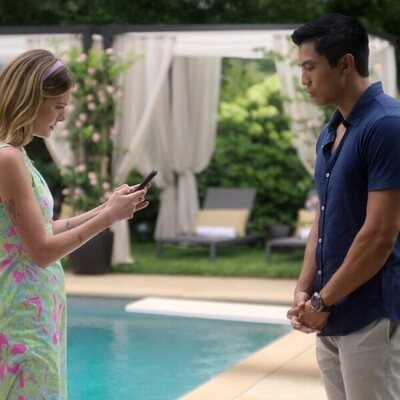Meghann Fahy y Trevor Salter en 'Garras' de 'Sirens'