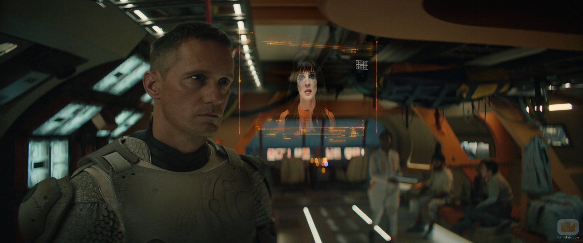 Alexander Skarsgard en el 1x03 de 'Murderbot'