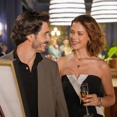 Yon González y Carolina Miranda en el 1x01 de 'Velvet. El Nuevo Imperio'