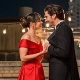 Yon González y Samantha Siqueiros en el 1x01 de 'Velvet. El Nuevo Imperio'
