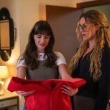 Samantha Siqueiros y Candela Márquez en 'Carmín 76' de 'Velvet. El Nuevo Imperio'