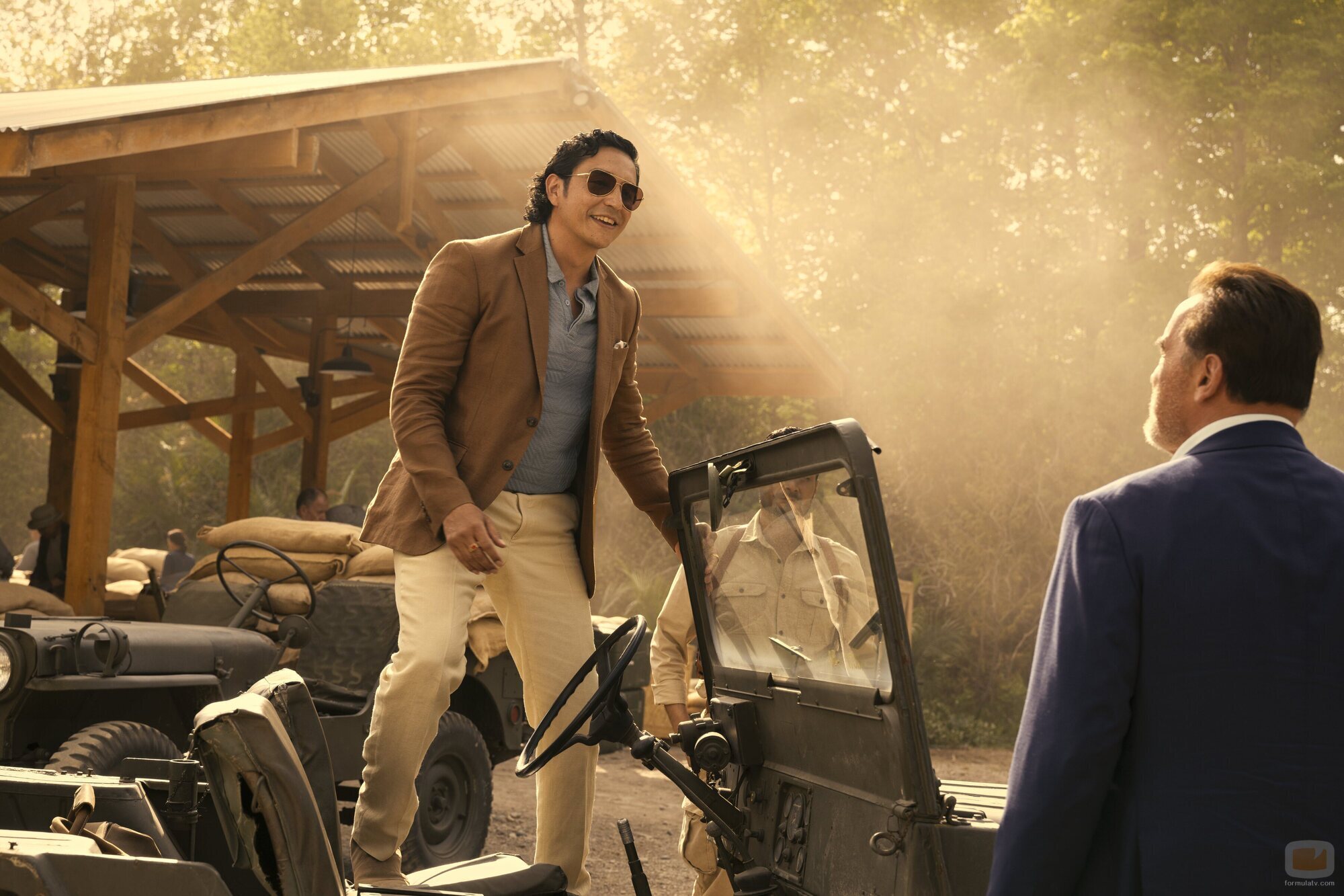 Gabriel Luna y Arnold Schwarzenegger en 'De tal padre tal hija' de 'Fubar'