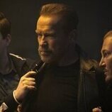 Escena de Arnold Schwarzenegger en el 1x01 de 'FUBAR'