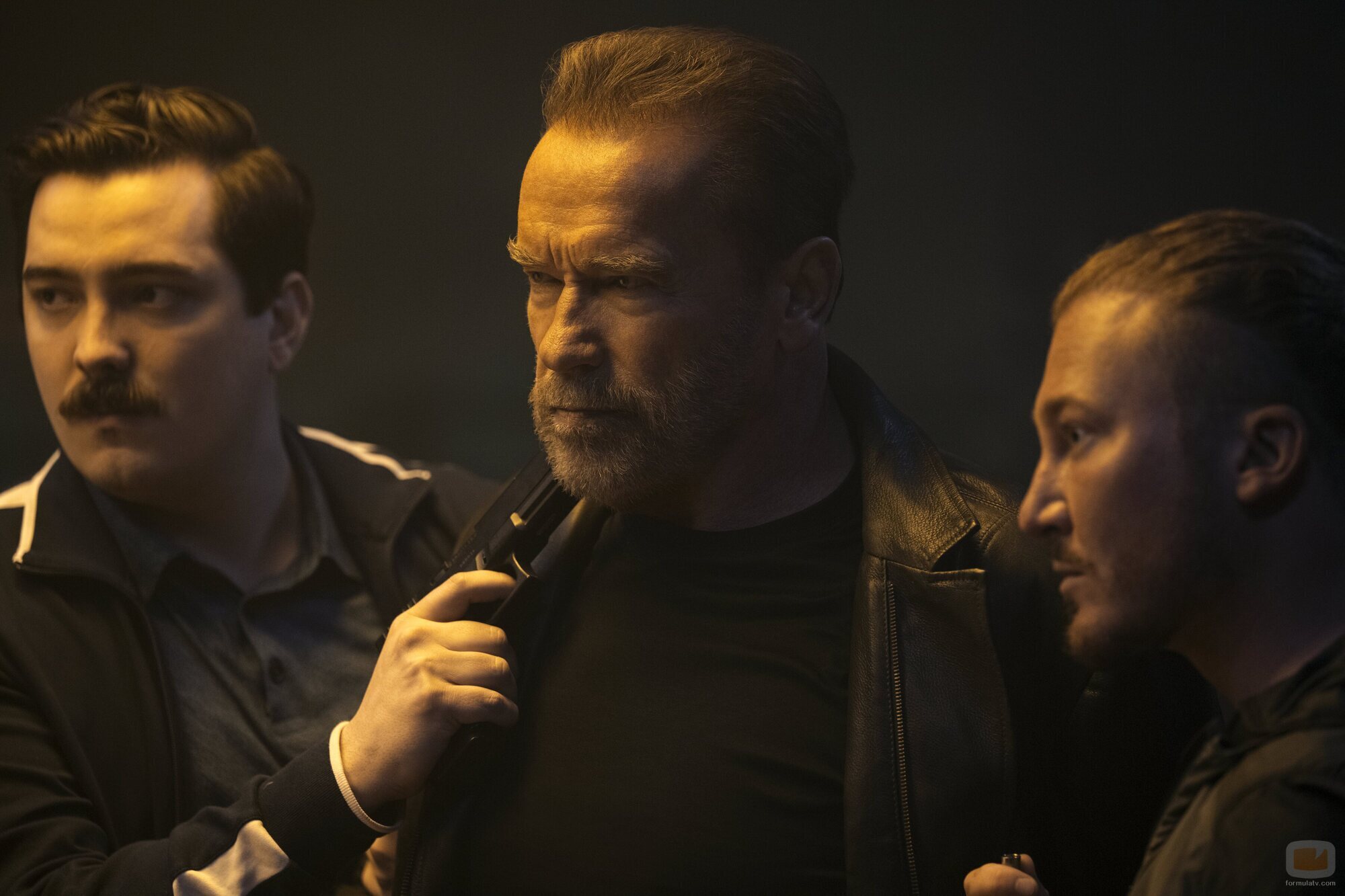 Escena de Arnold Schwarzenegger en el 1x01 de 'FUBAR'