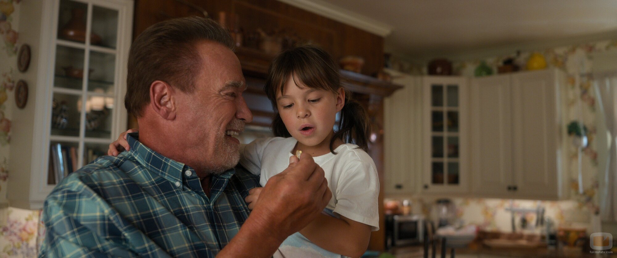 Arnold Schwarzenegger en 1x01 'De tal padre tal hija' de 'Fubar'