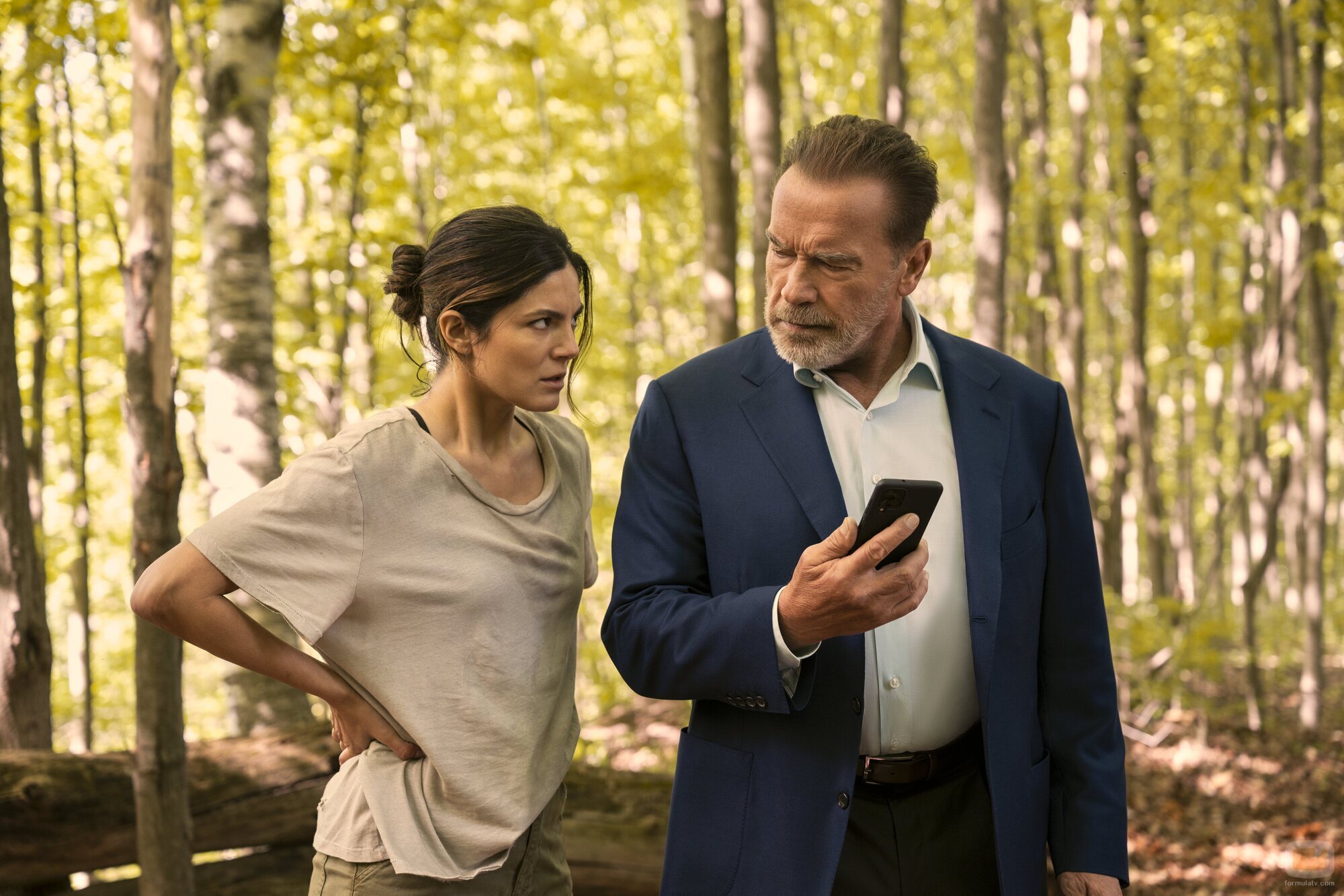 Arnold Schwarzenegger y Monica Barbaro en 'De tal padre tal hija' de 'Fubar'