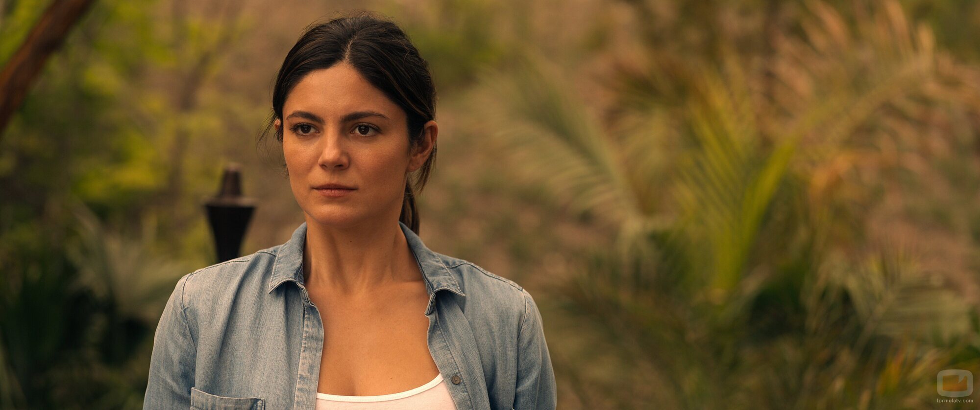 Monica Barbaro en 1x01 titulado 'De tal padre tal hija' de 'Fubar'