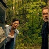 Arnold Schwarzenegger y Monica Barbaro en 1x01 titulado 'De tal padre tal hija' de 'Fubar'