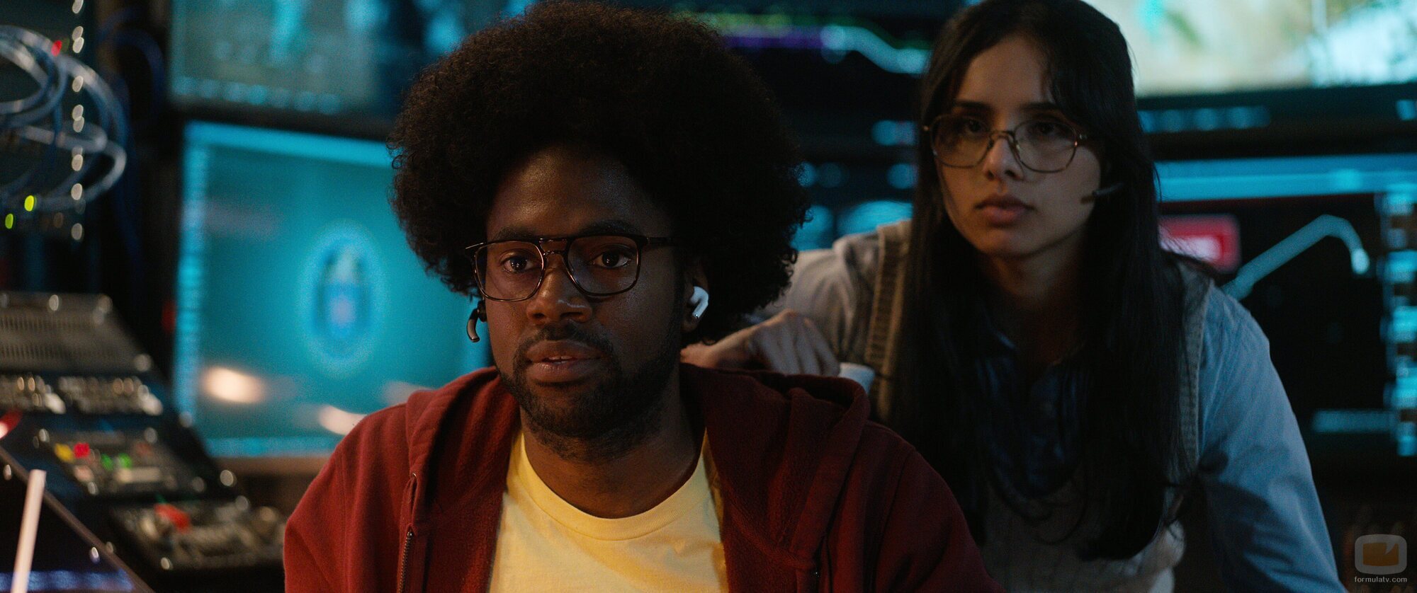 Aparna Brielle y Milan Carter en Capítulo 2 titulado 'Asalto a un tren' de 'Fubar'