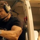 Fortune Feimster y Travis Van Winkle en el 1x02 de 'Fubar'