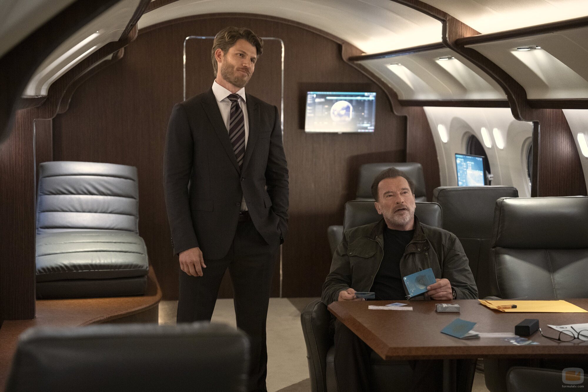 Arnold Schwarzenegger y Travis Van Winkle en Capítulo 2 titulado 'Asalto a un tren' de 'Fubar'