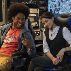 Aparna Brielle y Milan Carter en 1x03 'El señuelo' de 'Fubar'