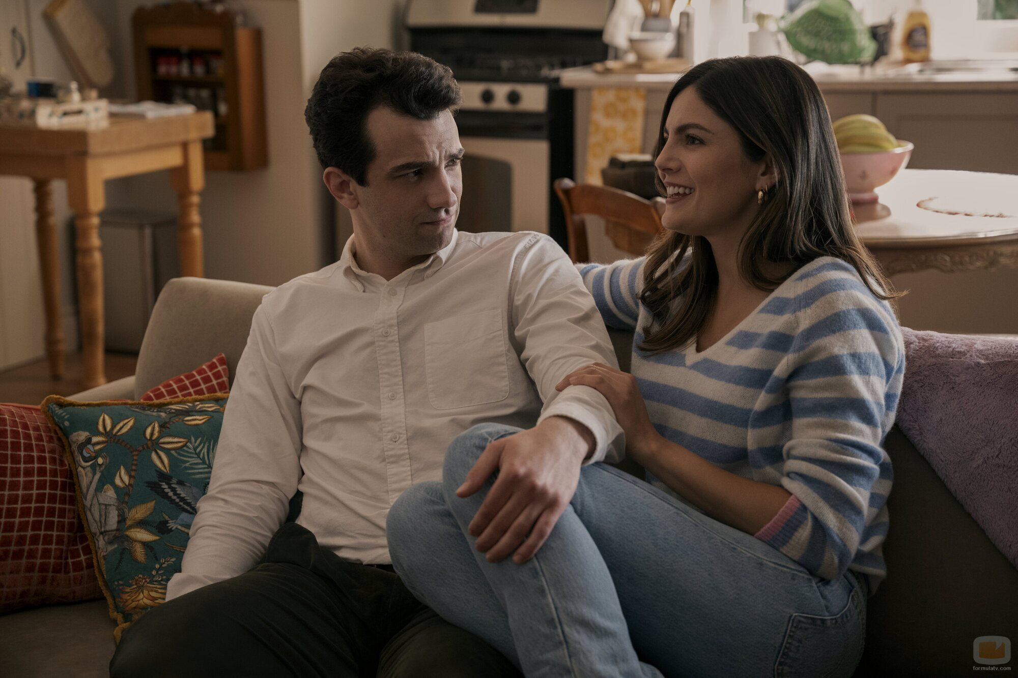 Monica Barbaro y Jay Baruchel en la temporada 1 y el capítulo 03 de 'Fubar'