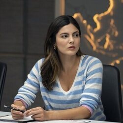 Monica Barbaro en 1x03 titulado 'El señuelo' de 'Fubar'