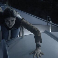 Monica Barbaro en la temporada 1 y el capítulo 03 de 'Fubar'