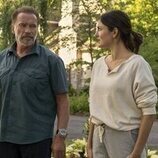Arnold Schwarzenegger y Monica Barbaro en 1x04 titulado 'El danés armado y peligroso' de 'Fubar'