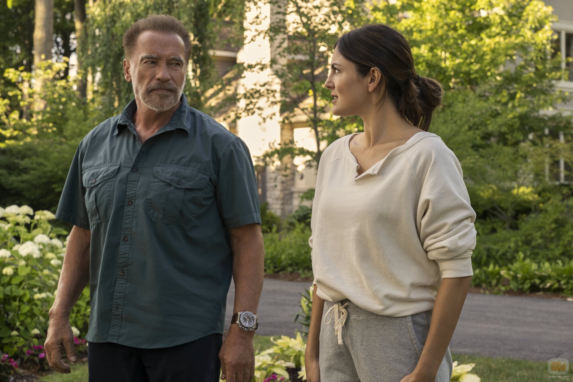 Arnold Schwarzenegger y Monica Barbaro en 1x04 titulado 'El danés armado y peligroso' de 'Fubar'