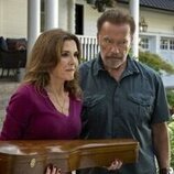 Arnold Schwarzenegger y Fabiana Udenio en el 1x04 de 'FUBAR'