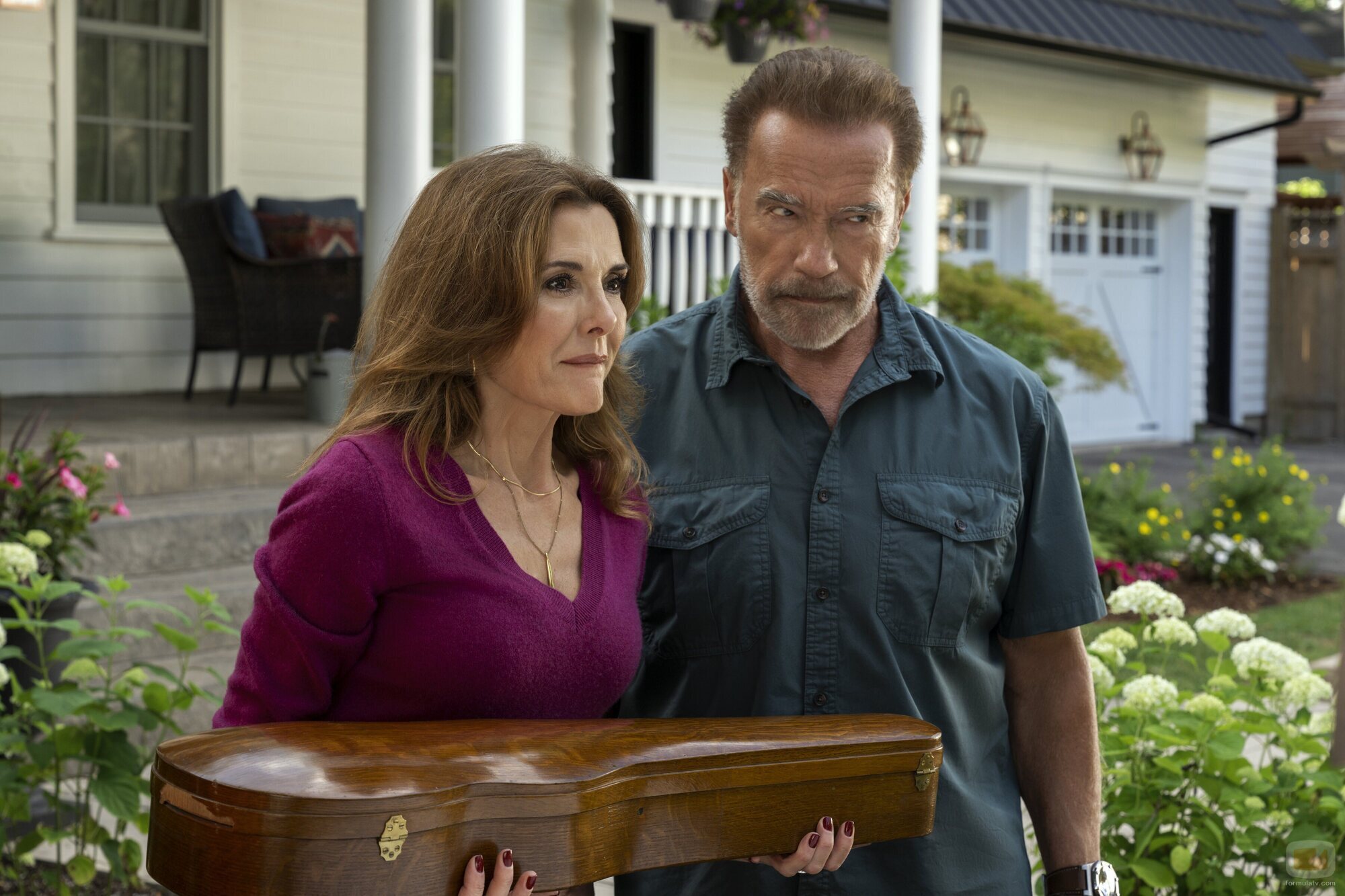Arnold Schwarzenegger y Fabiana Udenio en el 1x04 de 'FUBAR'