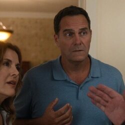 Andy Buckley y Fabiana Udenio en 'Misión médula ósea' de 'FUBAR'