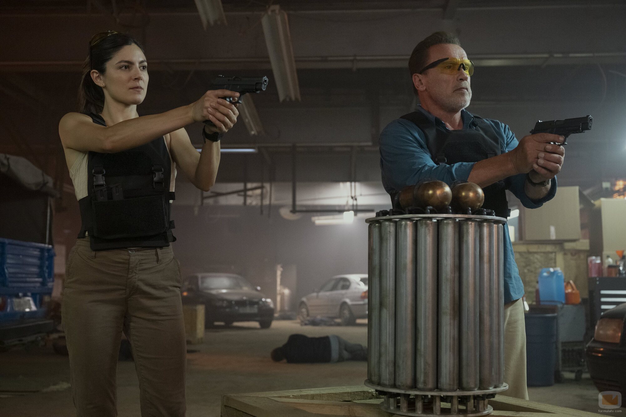 Arnold Schwarzenegger y Monica Barbaro en 'Misión médula ósea' de 'Fubar'
