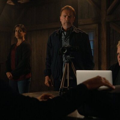 Arnold Schwarzenegger y Fortune Feimster en el 1x05 de 'Fubar'
