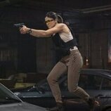 Monica Barbaro en la temporada 1 y el capítulo 05 de 'Fubar'