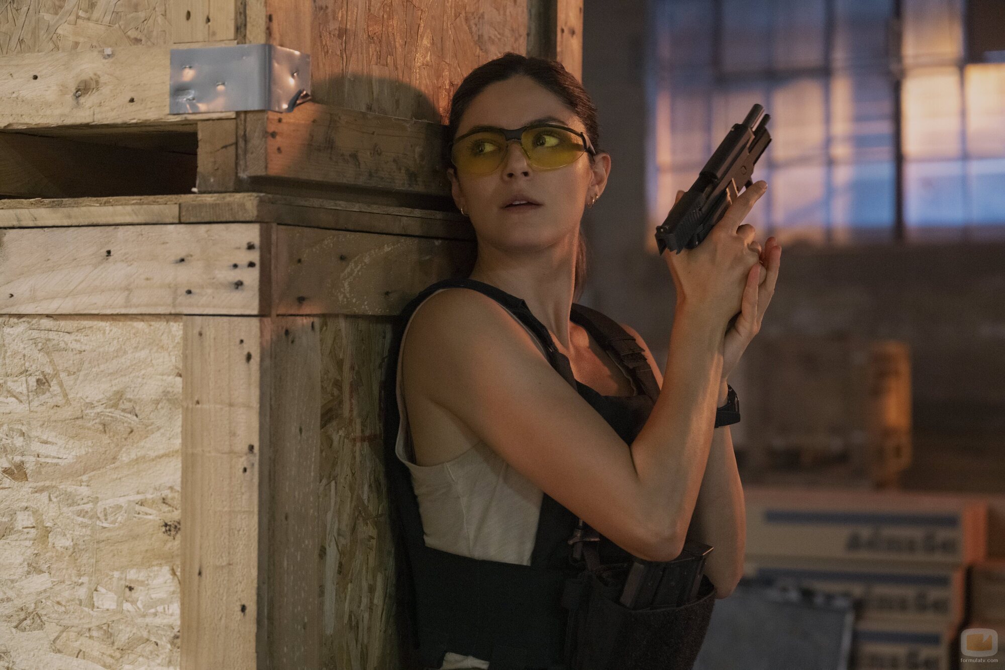 Escena de Monica Barbaro en la temporada 1 y el capítulo 05 de 'Fubar'