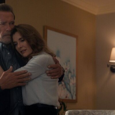 Arnold Schwarzenegger y Fabiana Udenio en 1x05 'Misión médula ósea' de 'Fubar'