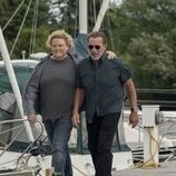 Arnold Schwarzenegger y Fortune Feimster en el 1x06 de 'FUBAR'