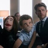 Fortune Feimster y Travis Van Winkle en Capítulo 8 titulado 'Punto y se acabó' de 'Fubar'