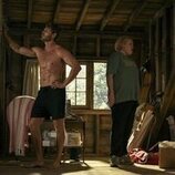 Fortune Feimster y Travis Van Winkle en el 2x01 de 'Fubar'