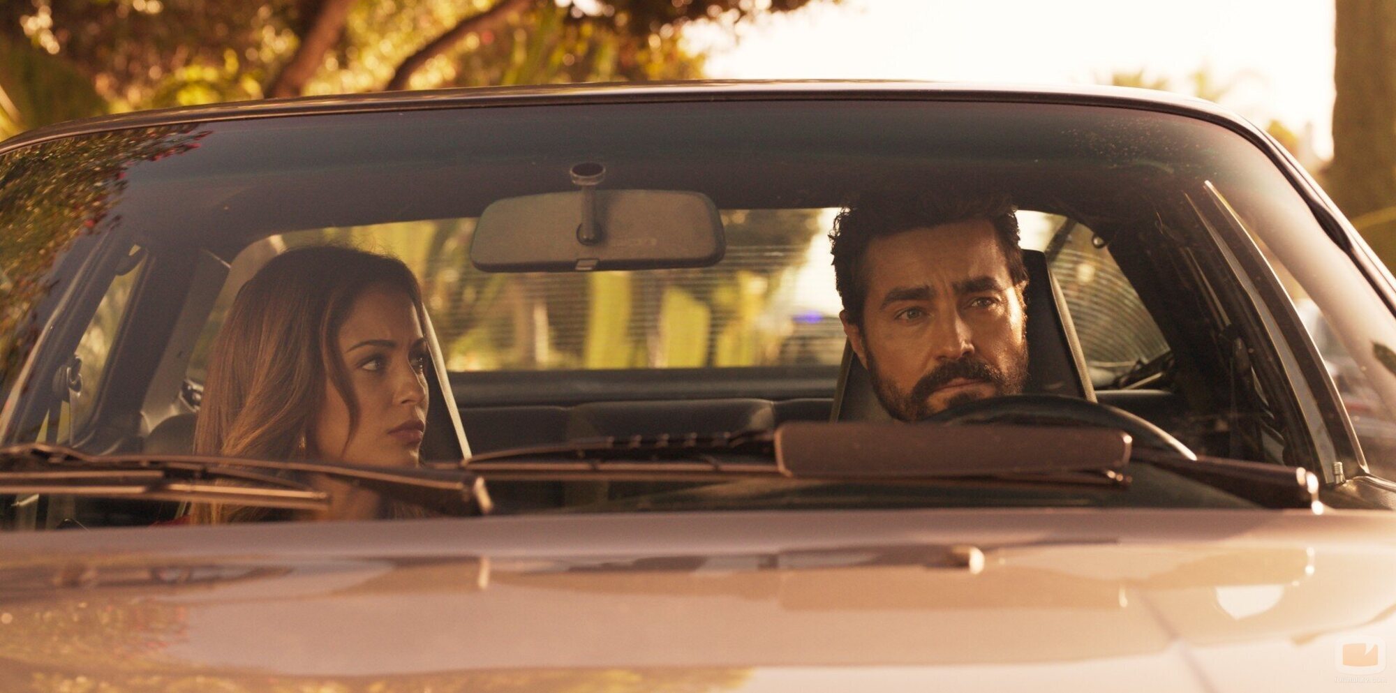 Hiba Abouk y Oliver Ruano en la temporada 1 y el capítulo 03 de 'Eva & Nicole'