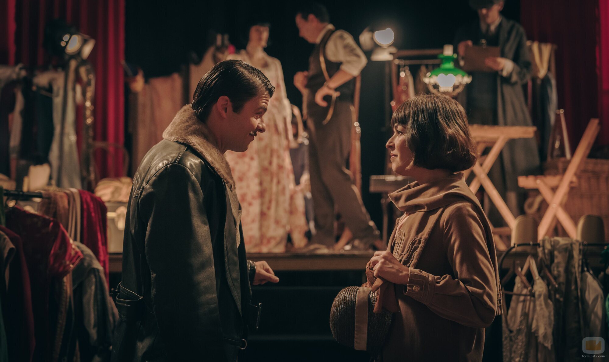 Verónica Sánchez y Jordi Coll en la temporada 2 y el capítulo 02 de 'La Favorita 1922'